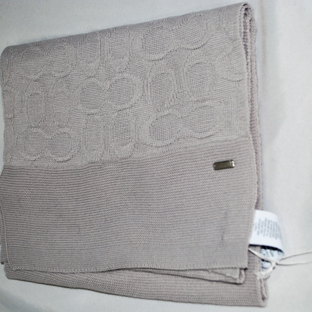 COACH EMBOSSED SIGNATURE KNIT SCARF F32711